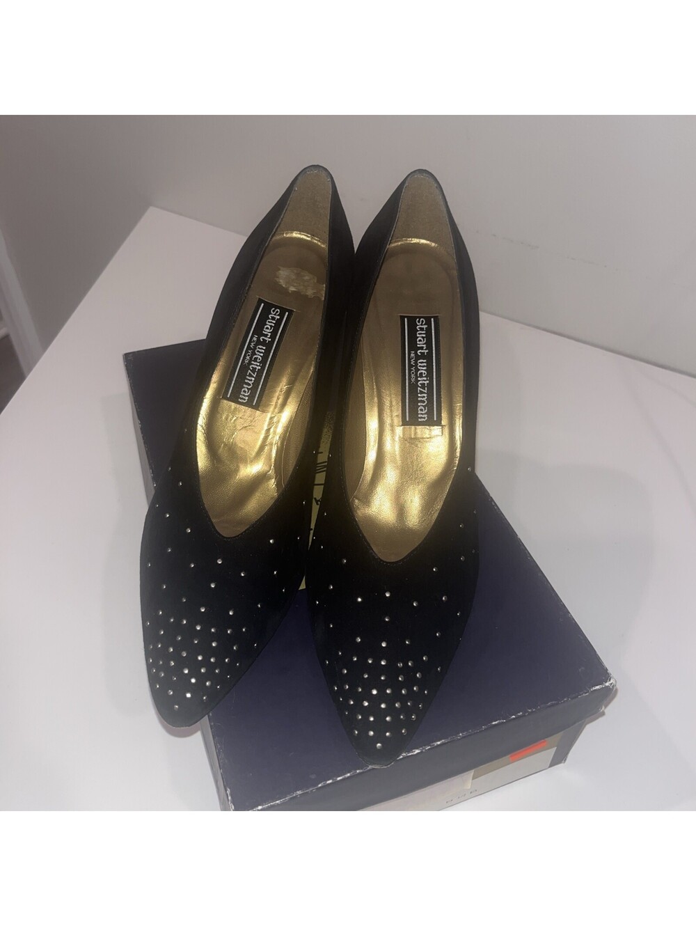 Stuart Weitzman Black Suede Pointed Toe Pumps w/Bronze Studs On Toe Women’s 8.5
